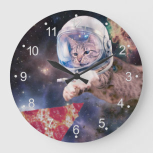 Astronaut-kattjakt på ett pizzasuccat stor klocka