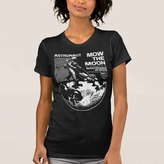 Astronaut klipper månens gräsmatta – Roligt rymdun T Shirt (Framsida)