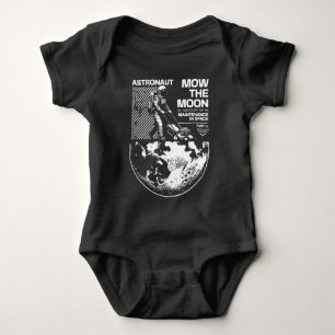 Astronaut klipper månens gräsmatta – Roligt rymdun T Shirt