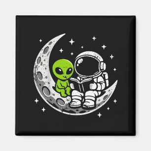 Astronaut läser bok alien måne rymden  magnet