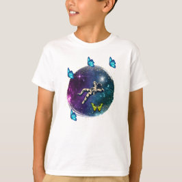 astronaut med fjäril t shirt