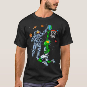 Astronaut mot främmande basketboll t shirt