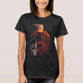 Astronaut mot utbrottande vulkan t shirt