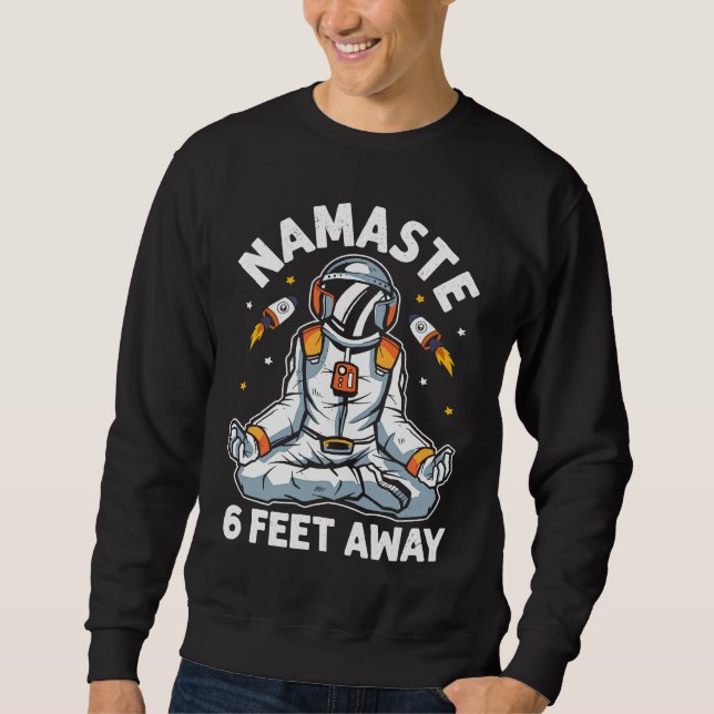 Astronaut Namaste Stay 6 Feet Away  Yoga Workout Lång Ärmad Tröja (Framsida)