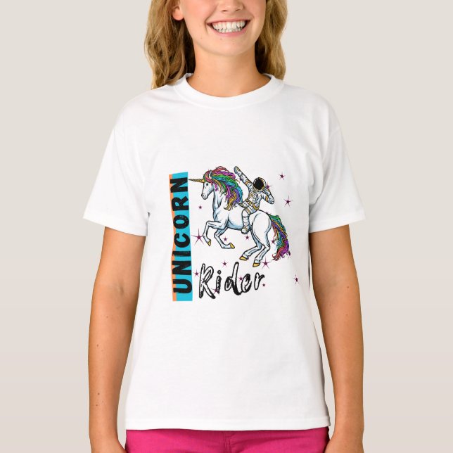 Astronaut on unicorn in this tshirt design  t shirt (Framsida)