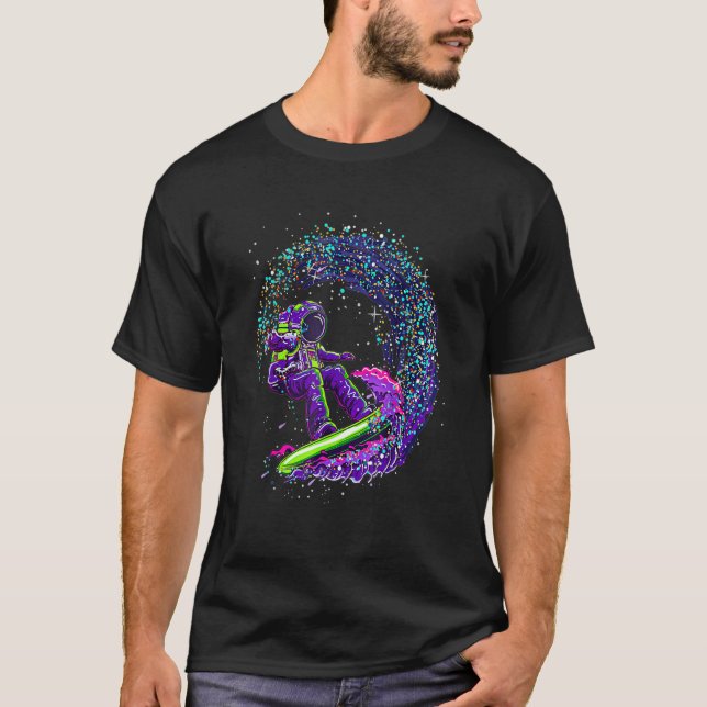 Astronaut Outer Space Surfer Cool T Shirt (Framsida)
