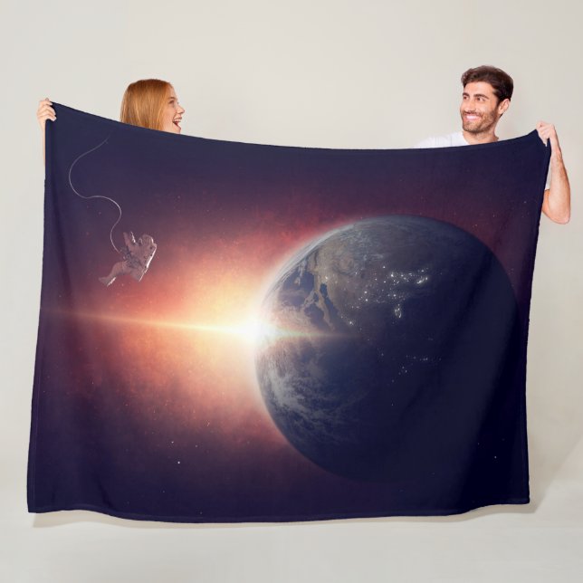 ASTRONAUT ÖVER JORDEN FLEECEFILT (På plats)