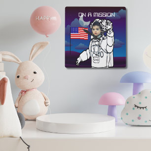 Astronaut på Måne Rymden Boy Birthday Fyrkantig Klocka