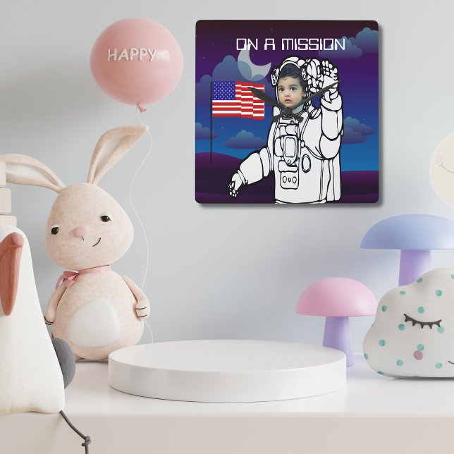 Astronaut på Måne Rymden Boy Birthday Fyrkantig Klocka (Skapare uppladdad)