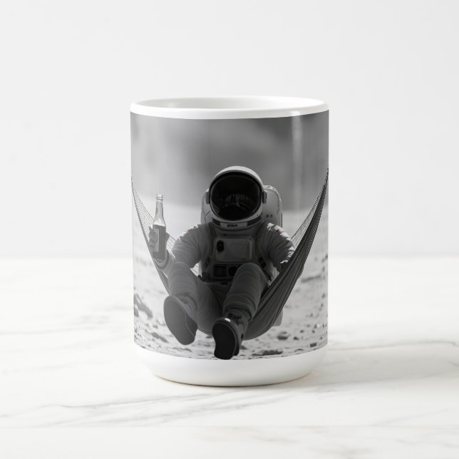 Astronaut på månen med öl kaffemugg (Center)