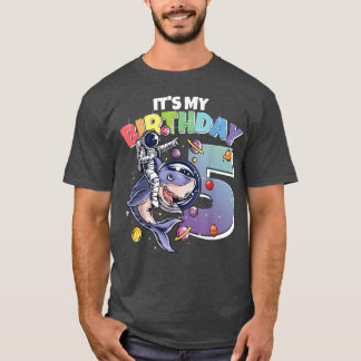 Astronaut på Shark 5:e födelsedagstjejen 5 år 2 T Shirt
