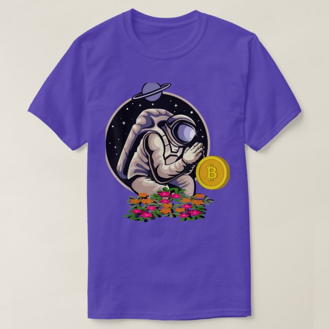 Astronaut Praying for Bitcoin BTC Digital Currency T Shirt (Design framsida)