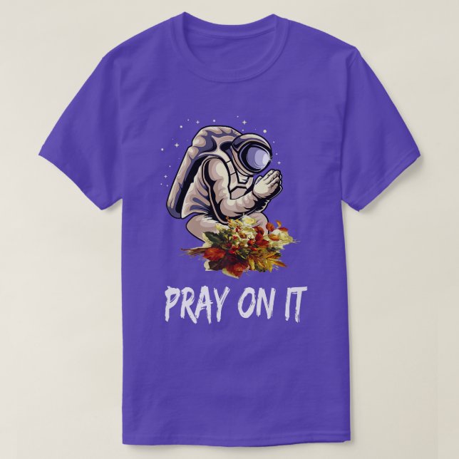 Astronaut Praying Spaceman Prays World Peace Flowe T Shirt (Design framsida)