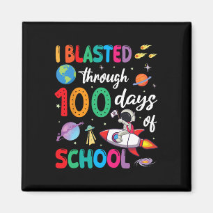 Astronaut Riding Rocket I blastade under 100 dagar Magnet