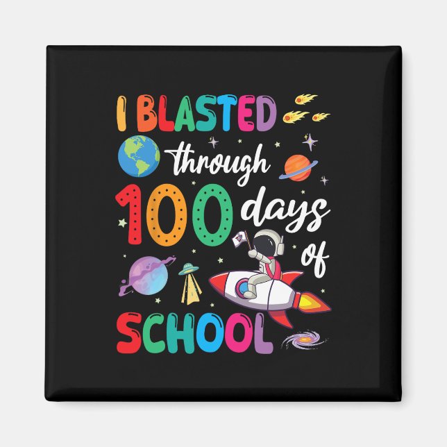 Astronaut Riding Rocket I blastade under 100 dagar Magnet (Framsidan)