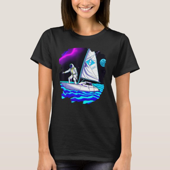Astronaut seglar på båtar i Coolan Sjö i Rymdhavet T Shirt (Framsida)