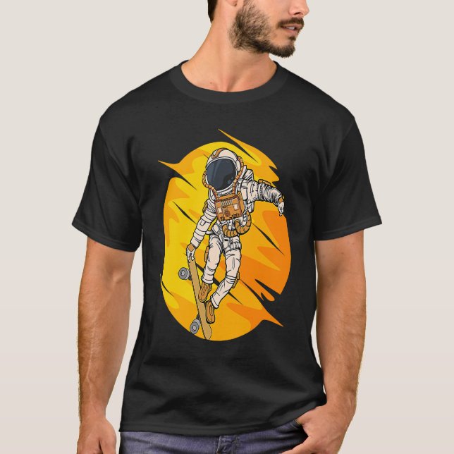 Astronaut Skateboard Skating Space Cosmos Astronau T Shirt (Framsida)