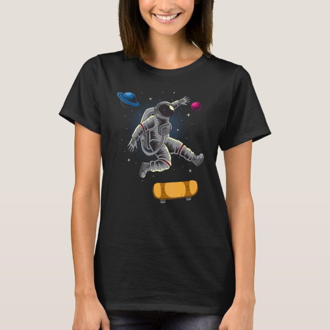 Astronaut Skateboarding in Space between Planets M T Shirt (Framsida)