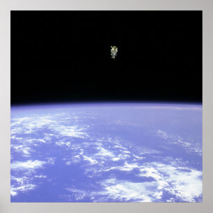 Astronaut som använder den bemannade Manuevering Poster