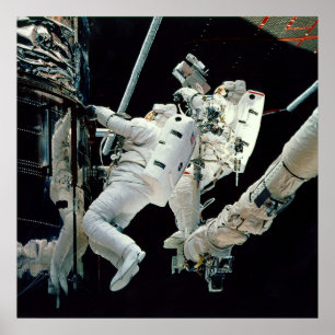 Astronaut som är funktionsdugliga på Hubblen Poster