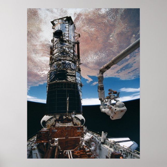 Astronaut som arbetar med Hubble Space Telescope Poster (Framsidan)