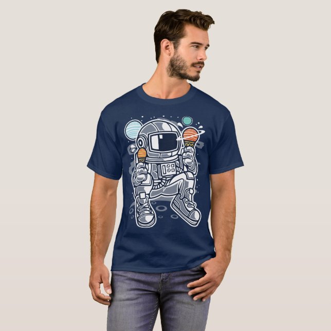 Astronaut som äter planetarisk glass i utrymme tee shirt (Hel framsida)
