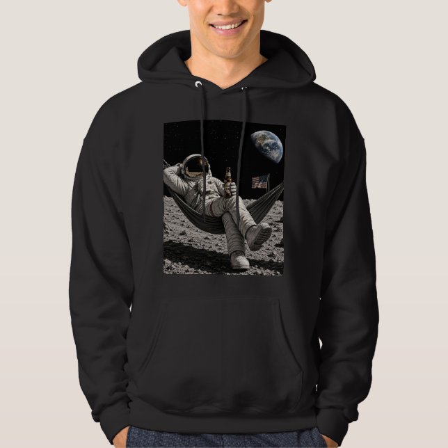 Astronaut som chillar med öl på månen hoodie (Framsida)