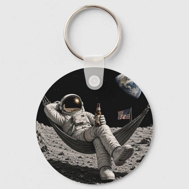Astronaut som chillar med öl på månen nyckelring (Framsida)