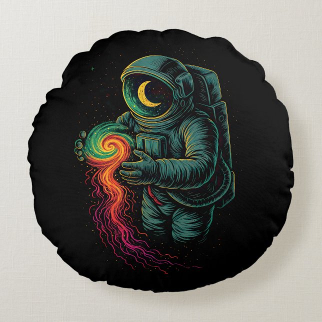 Astronaut som håller en kosmisk spiral rund kudde (Framsidan)