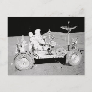 Astronaut som kör Lunar Lander vid Måne Vykort