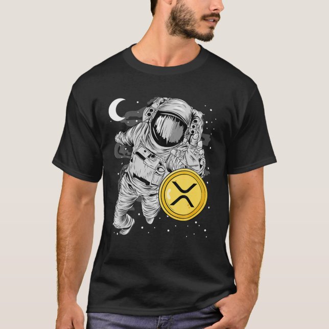 Astronaut som når Ripple XRP- mynningen till Måne  T Shirt (Framsida)