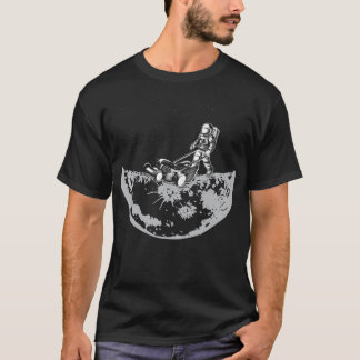 Astronaut som orsakar Gräsmatta vid Måne T Shirt