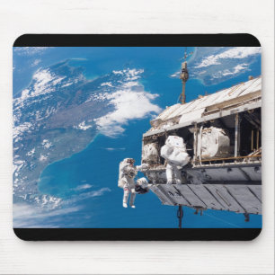 Astronaut Space Walk över jorden Musmatta