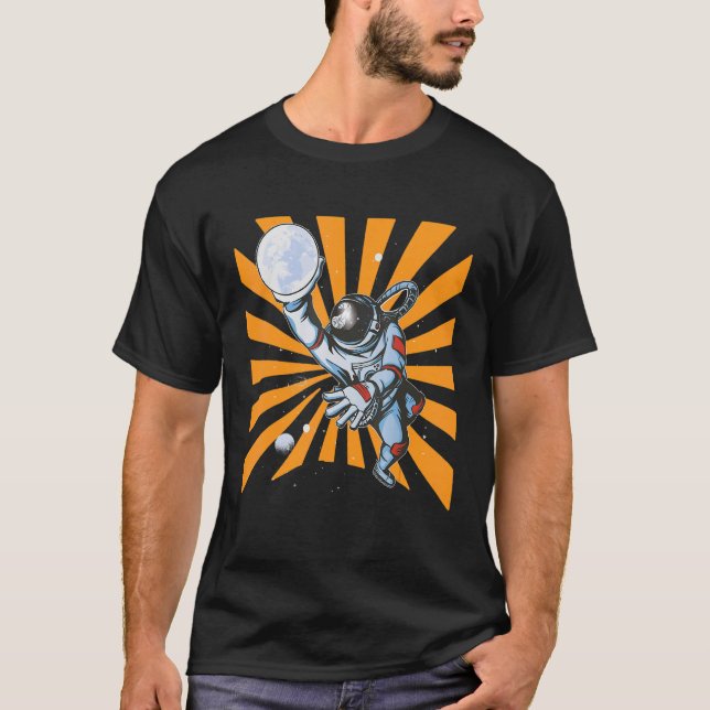 Astronaut Spelar Basketball Planet T Shirt (Framsida)