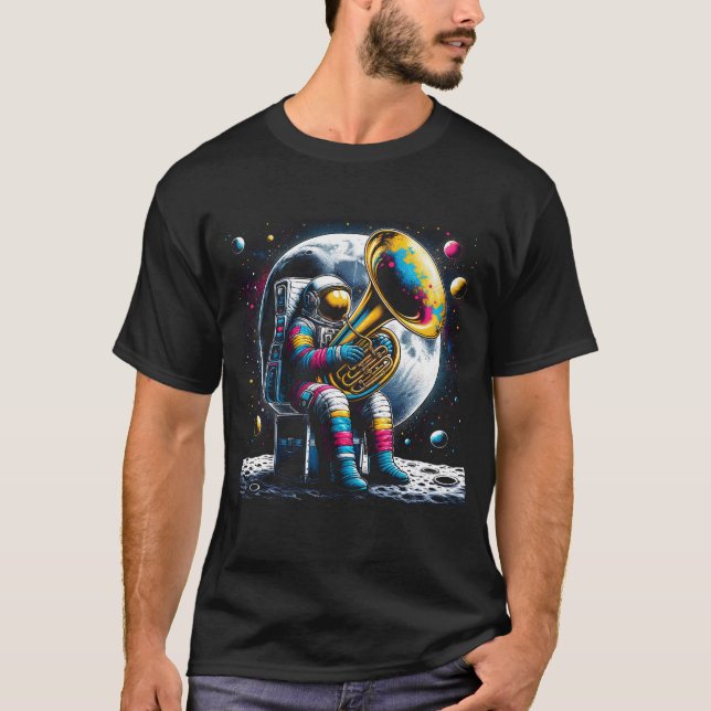 Astronaut spelar tejon i Space Tuba Player T Shirt (Framsida)