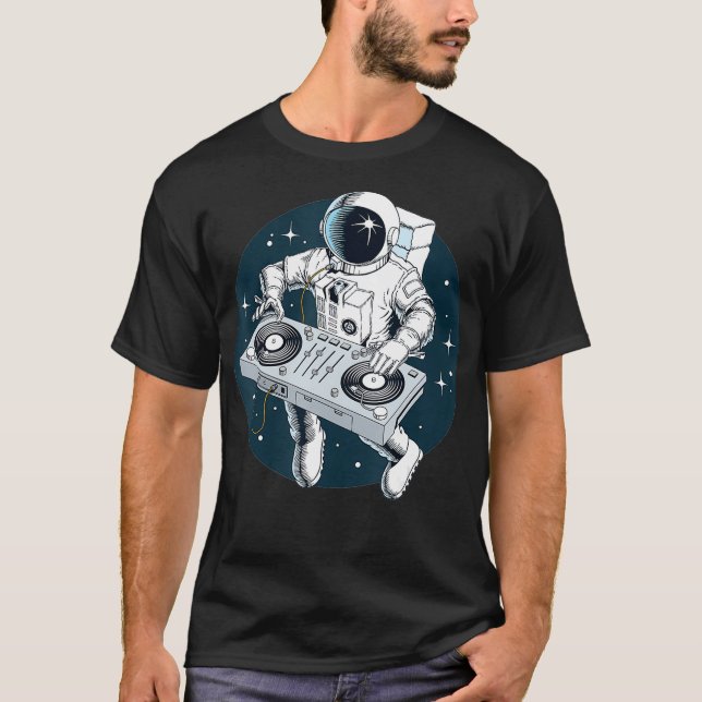 Astronaut spelar turnables DJ. i rymdstjärnor T Shirt (Framsida)