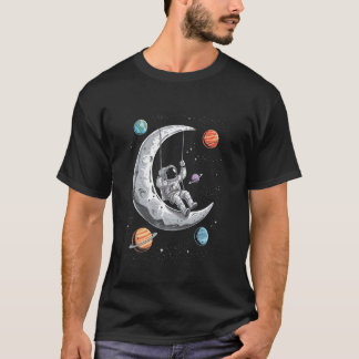 Astronaut svängande i månens rymd rolig skämt män t shirt