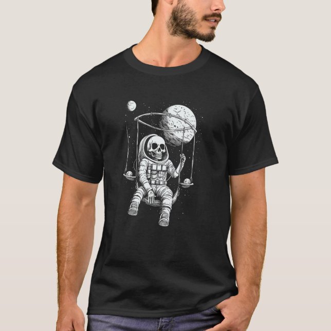 Astronaut Swinging Måne Skull Halloween Costume Sk T Shirt (Framsida)