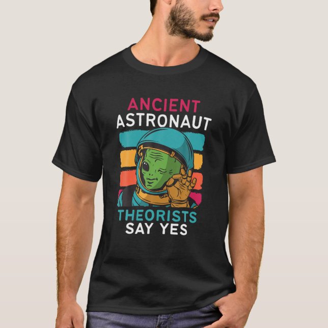 Astronaut-teorister säger ja till UFO Spac T Shirt (Framsida)