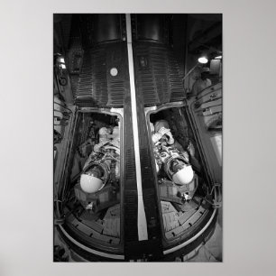 Astronauter infogade i Gemini 4 kapsel Poster
