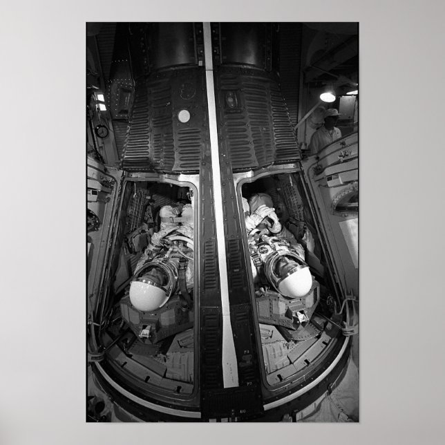 Astronauter infogade i Gemini 4 kapsel Poster (Framsidan)