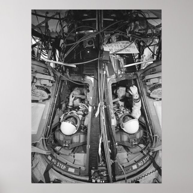 Astronauter insatta i Gemini 6A rymdfarkoster Poster (Framsidan)