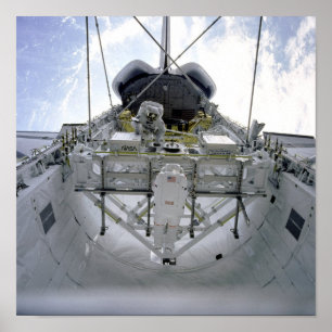Astronauter som arbetar i Space Shuttle Endeavor Poster