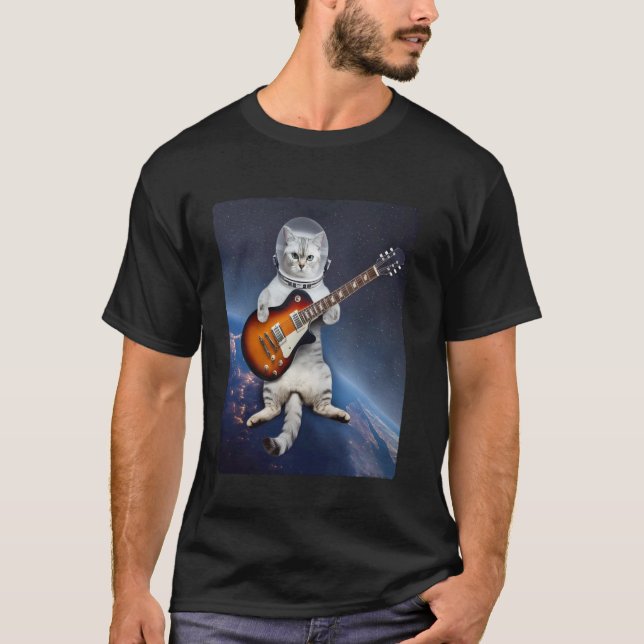 Astronautkatt svävande i rymden spelar gitarrkatt t shirt (Framsida)