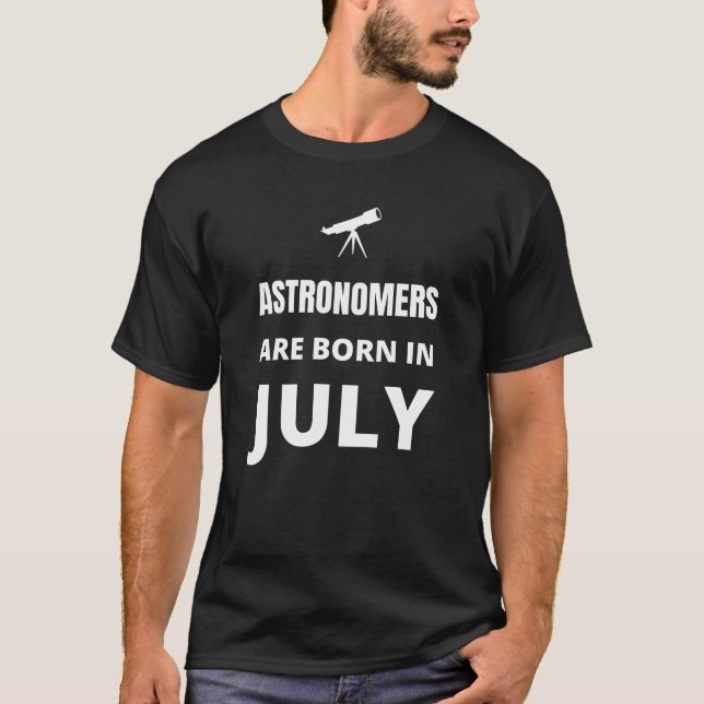 Astronomer är födda i juli t shirt (Framsida)