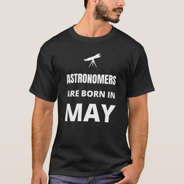 Astronomer är födda i maj t shirt (Framsida)