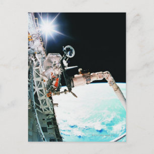 Astronuat som arbetar inom rymden vykort