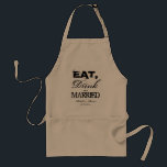 Ät dryck och gift vintage bröllop BBQ apron Förkläde<br><div class="desc">Vintage äter dryck och är gift med BBQ apron för bröllopsfest eller möhippa. Lustigt citat med stil-typografi. Personlig namn av brud och dagg plus datum för giftermål. Cute-matningen gynnar presentidén för honom och henne, brud och brudgumm, make och hustru, mr och mrs eller nyligen weds-par. Anpassningsbar elegant barbecue aprons in...</div>