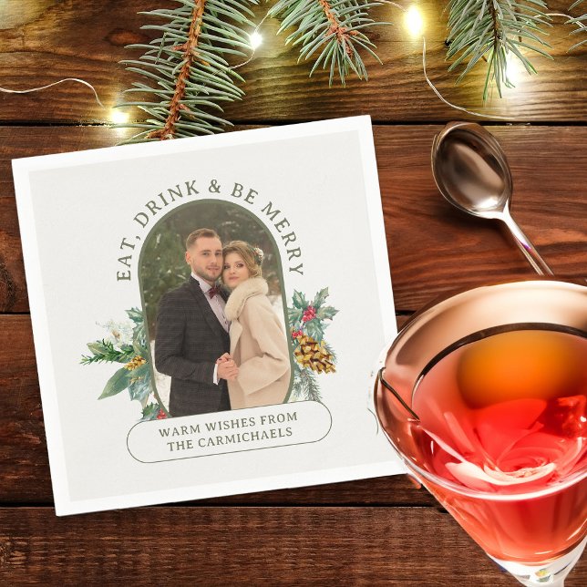 Ät dryck och var snäll och upptäck Shape Photo Jul Pappersservett (Christmas Photo cocktail napkins from the Rounded Lozenge Photo Collage collection)