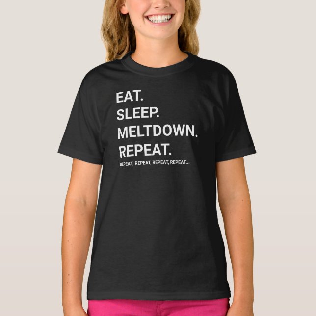 Ät, Sov, Smälter ner, Upprepa | Roligt T Shirt (Framsida)